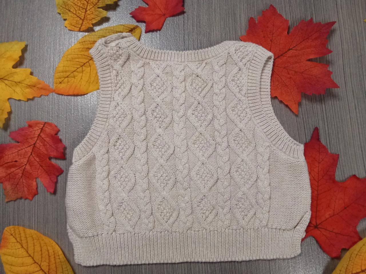 Beautiful beige sleeveless C&A sweater 6-9 months – photo 2